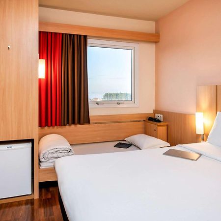 Ibis Ourinhos Hotell Exteriör bild