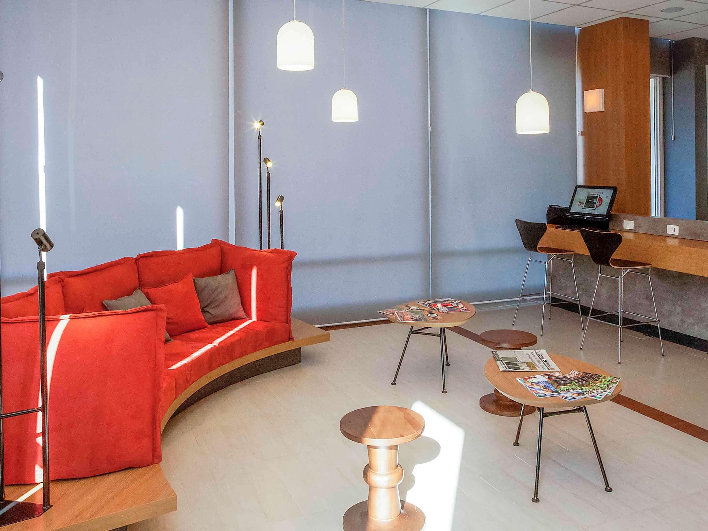 Ibis Ourinhos Hotell Exteriör bild
