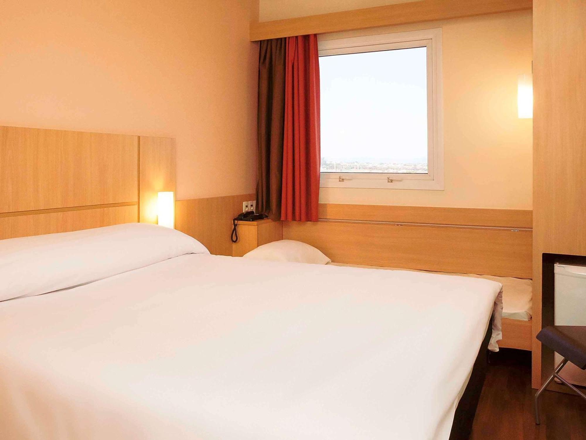 Ibis Ourinhos Hotell Exteriör bild