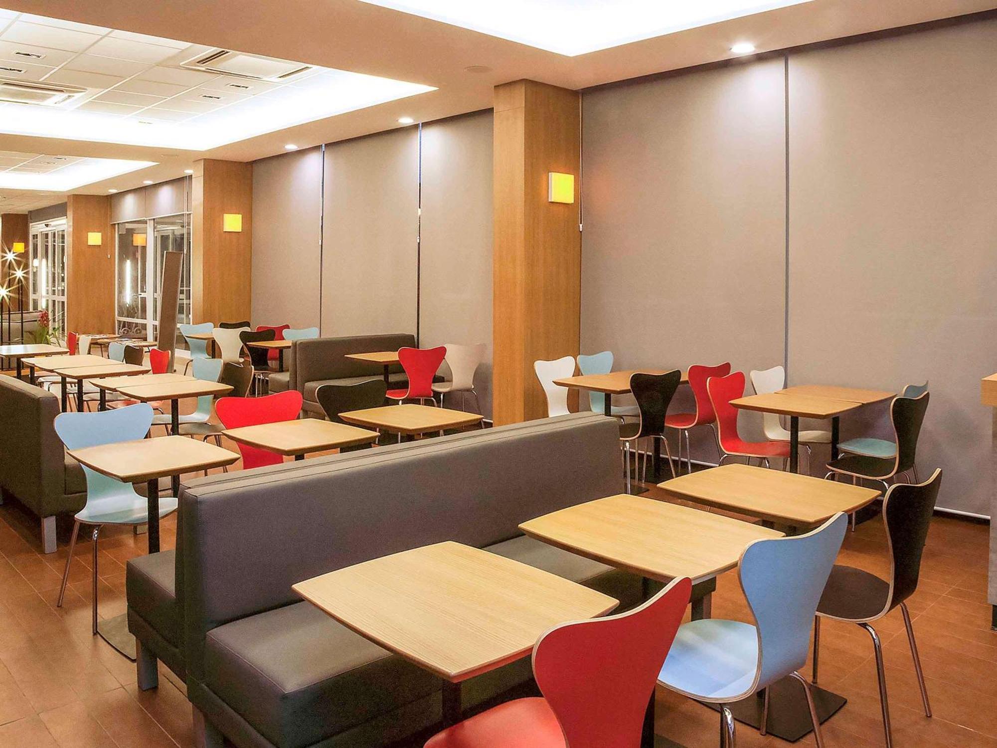 Ibis Ourinhos Hotell Exteriör bild